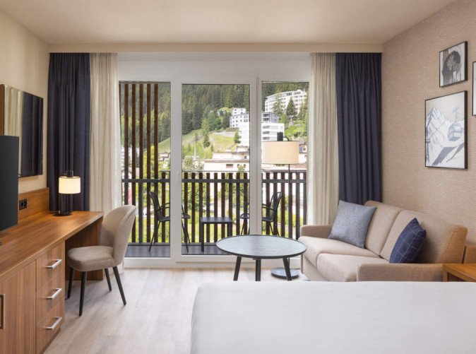 0020_Hilton Davos_Schoene Aussichten Touristik_HGI Davos_Room_Queen 4